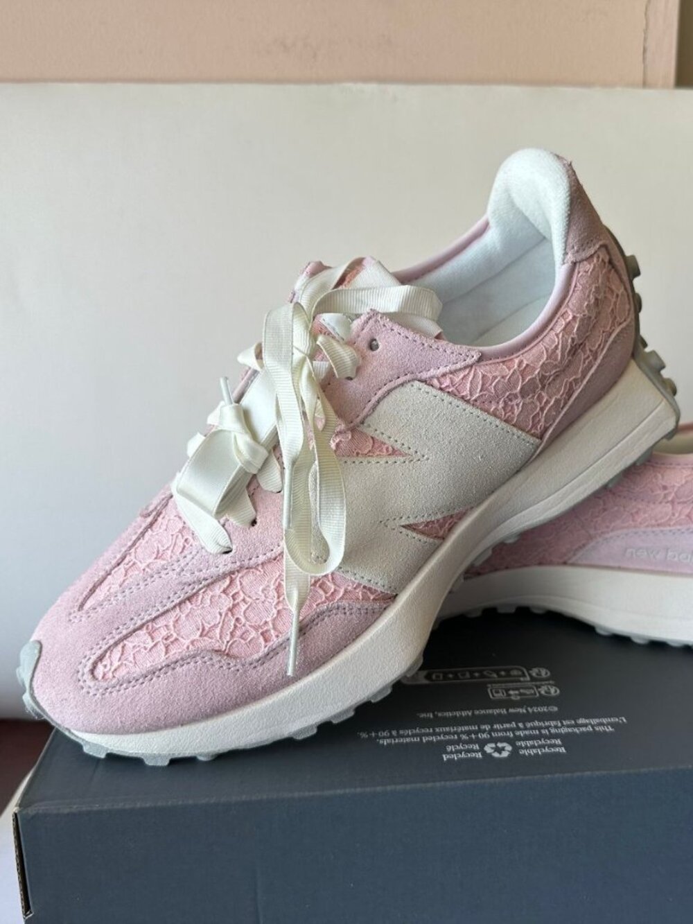 Brand new New Balance 327 Lace Pink/White Sneakers WS327LCASize 9.5